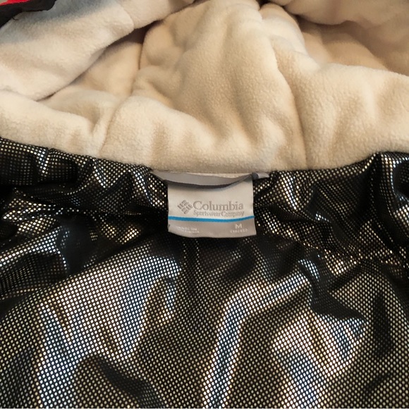 Girls red Columbia Jacket, pit to pit 19”, length 263/4”. Good condition - Picture 3 of 6